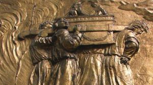 ark-of-the-covenant-relief-2. Wikimedia